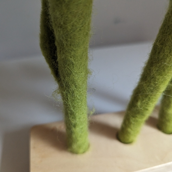 LOVEVERY Felt Flower Toy - Fine Motor Skills Montessori - The Helper Kit - Picture 6 of 6